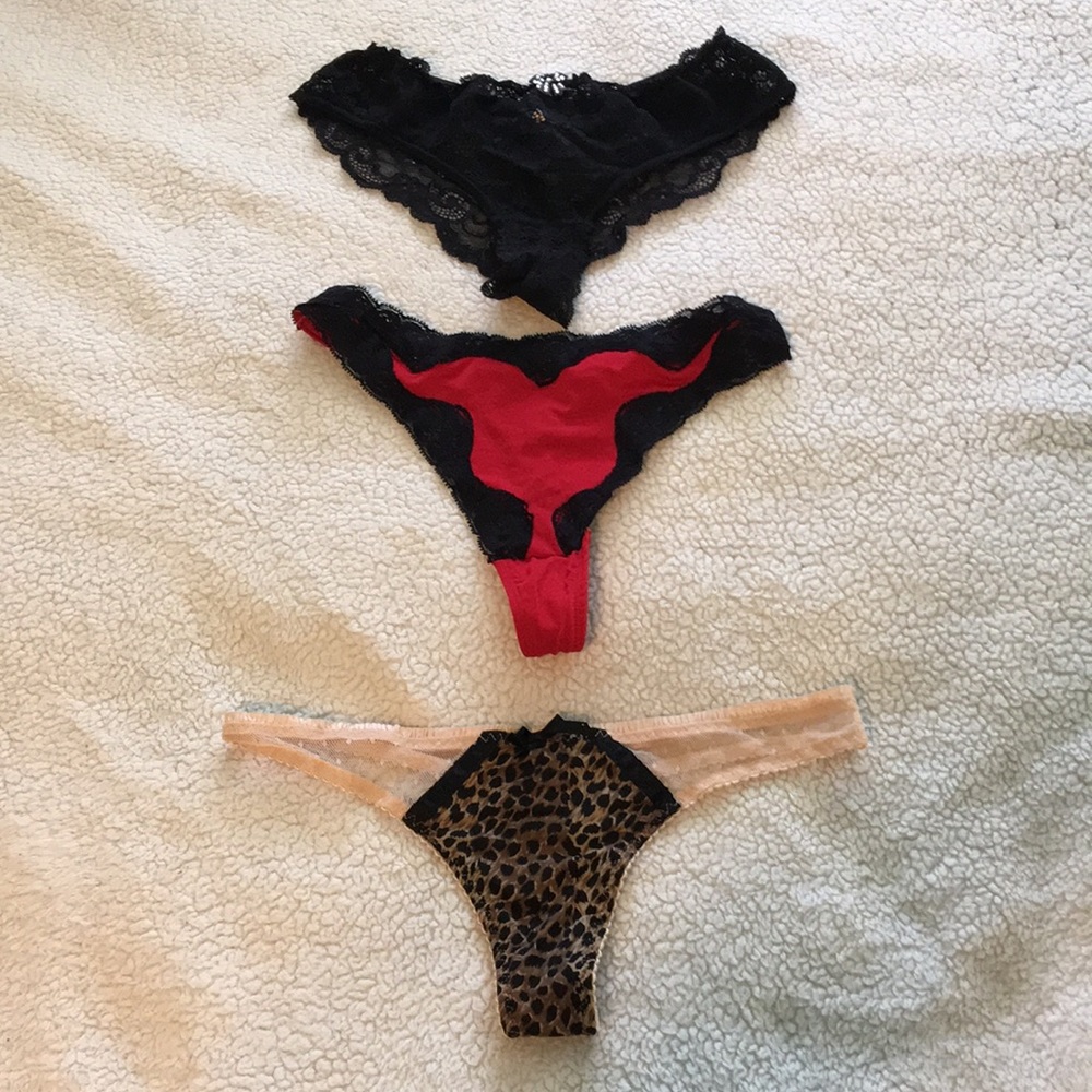 Set of thongs
